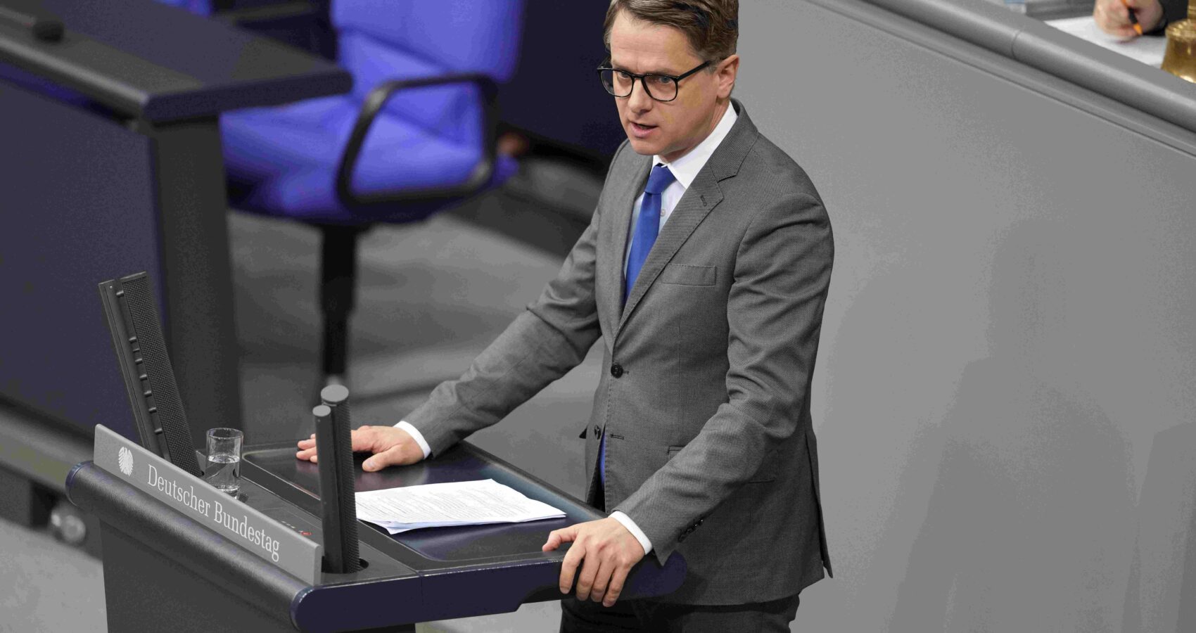 CDU-Generalsekretär Carsten Linnemann im Bundestagsplenum zur Grundsicherung