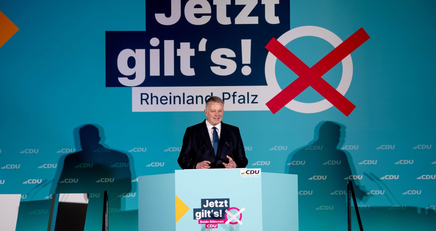 Spitzenkandidat Gordon Schnieder beim Wahlkampfabschluss in Bad Dürkheim