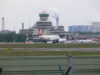 Flughafen und Radarturm